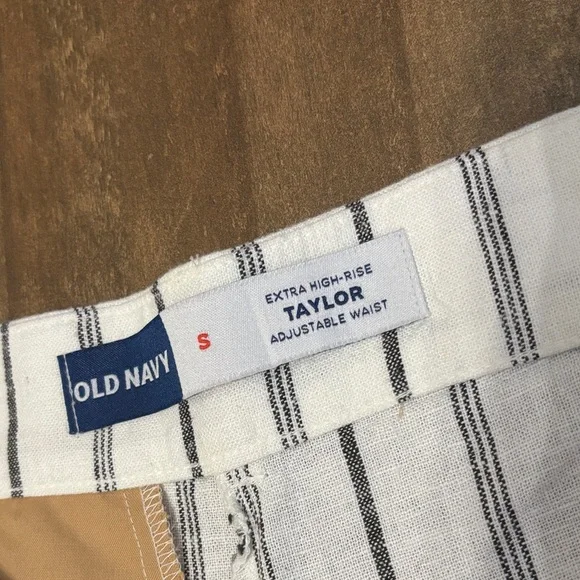 Old Navy Women's white and Black Striped Shorts - Picture 2 of 2